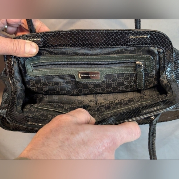 Banana Republic footed shoulder purse in black snakeskin design - Picture 6 of 11